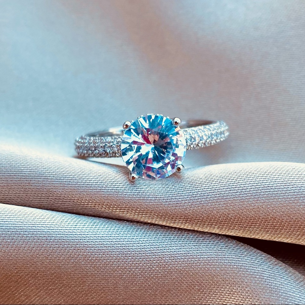 Solitaire 18K White Gold Zircon Ring